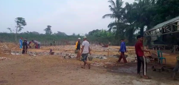 Gotong Royong Santri Sabiilul Huda dalam Pembangunan Mushola Pesantren